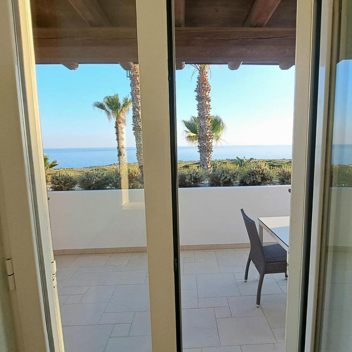 Camera Matrimoniale con Balcone e Vista Mare